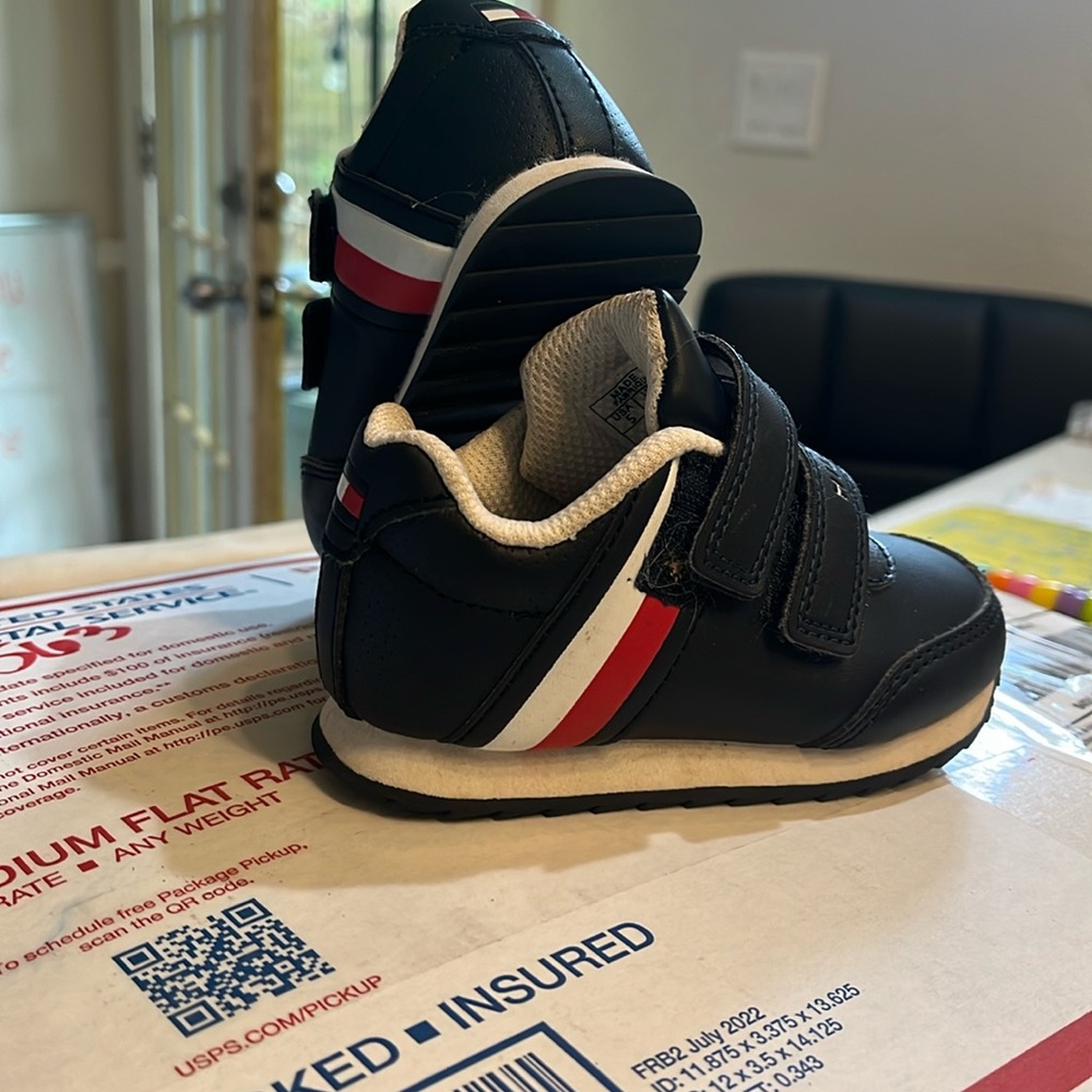 Toddler Tommy Hilfiger Sneakers SZ 5c